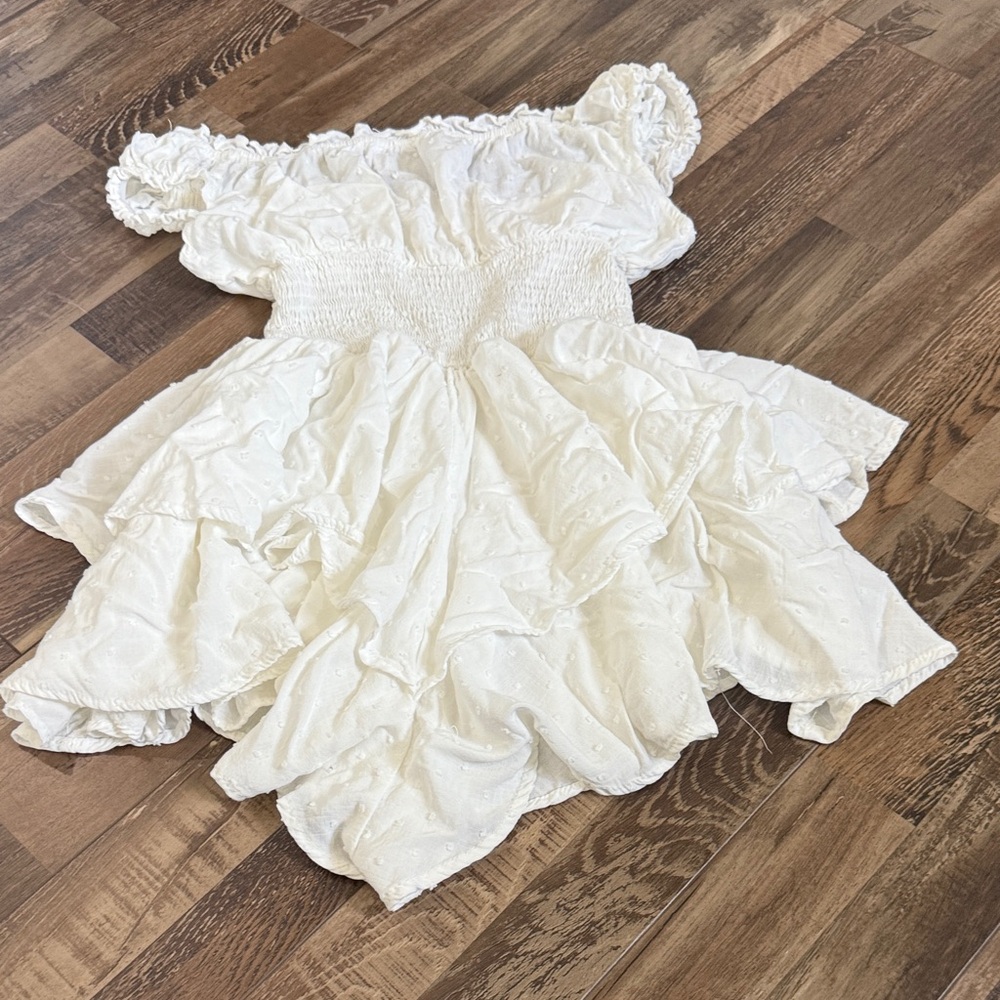 Princess Polly off white Off-Shoulder Smocked Top - Picture 3 of 3